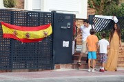 Икер Касильяс и Сара Карбонеро - seen out in Madrid (2012.07.03.) (16xHQ) 101cbc201211496