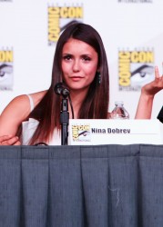 Nina Dobrev ニーナ・ドブレフ