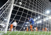 Германия - Нидерланды - на чемпионате по футболу Евро 2012, 9 июня 2012 (179xHQ) E270e1201653516